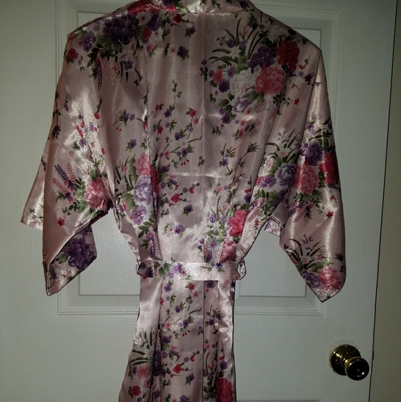 NWOT Floral Kimono Robe - Picture 9 of 10